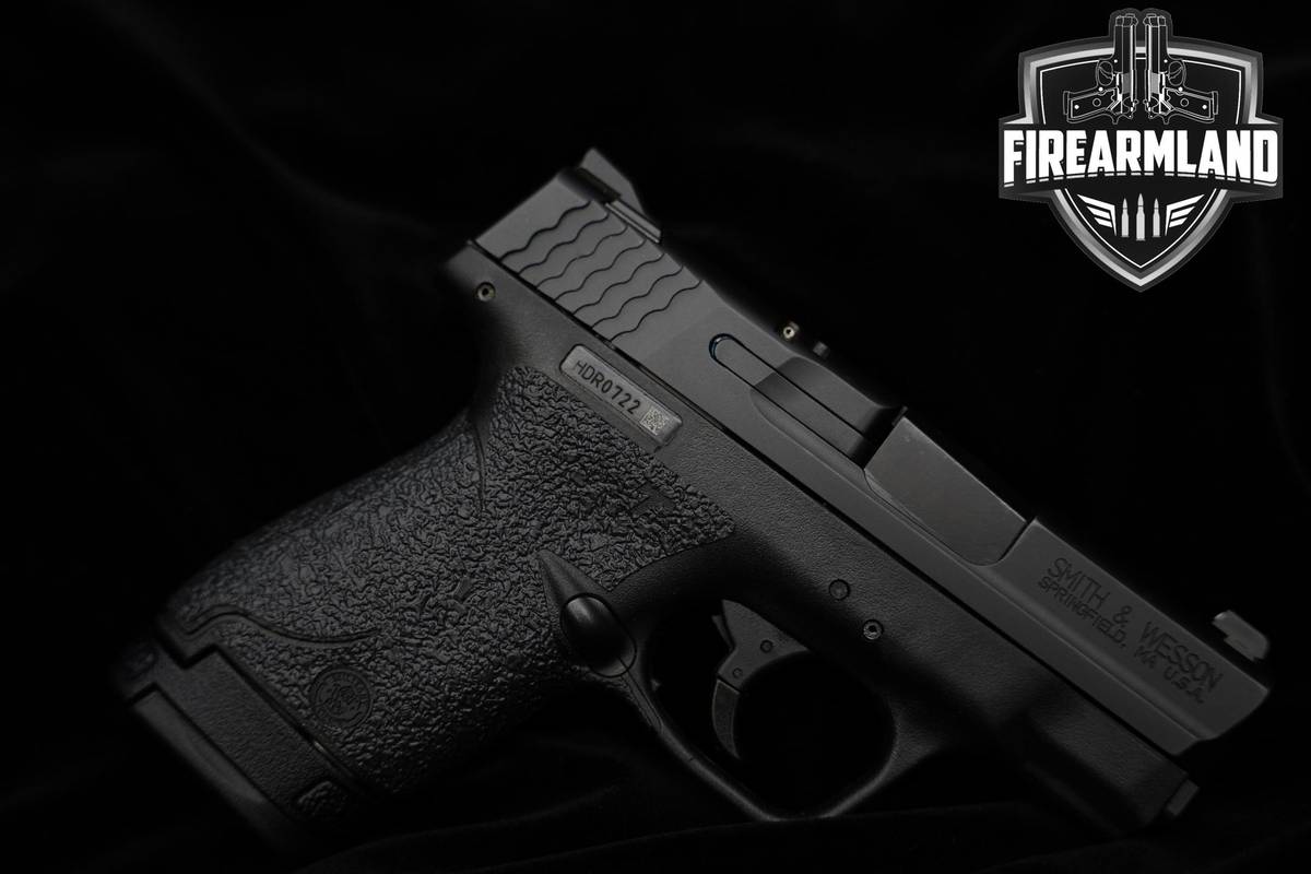 Smith & Wesson (S&W) M&P40 Shield 40 S&W 3 Armornite M&P-40 3MAGS & HOLSTER