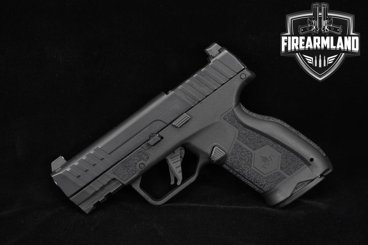 IWI Masada Slim 9S 9mm 3.4 +5 MAGS & ORIG BOX