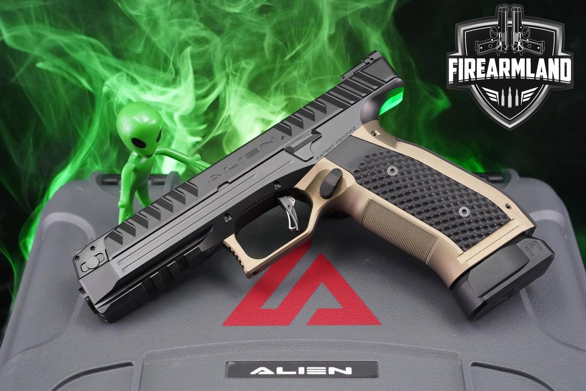 RARE Laugo Arms Alien Standard Two-Tone Full-Kit 9mm 4.8" +4 MAGS & OG CASE