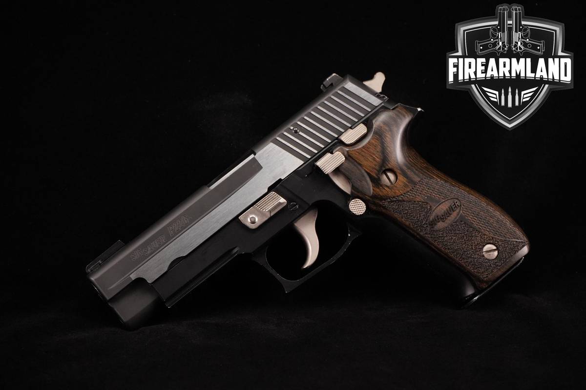 2009 Sig Sauer P226 Equinox 40 S&W 4.4" P-226 +3 MAGS & ORIG CASE
