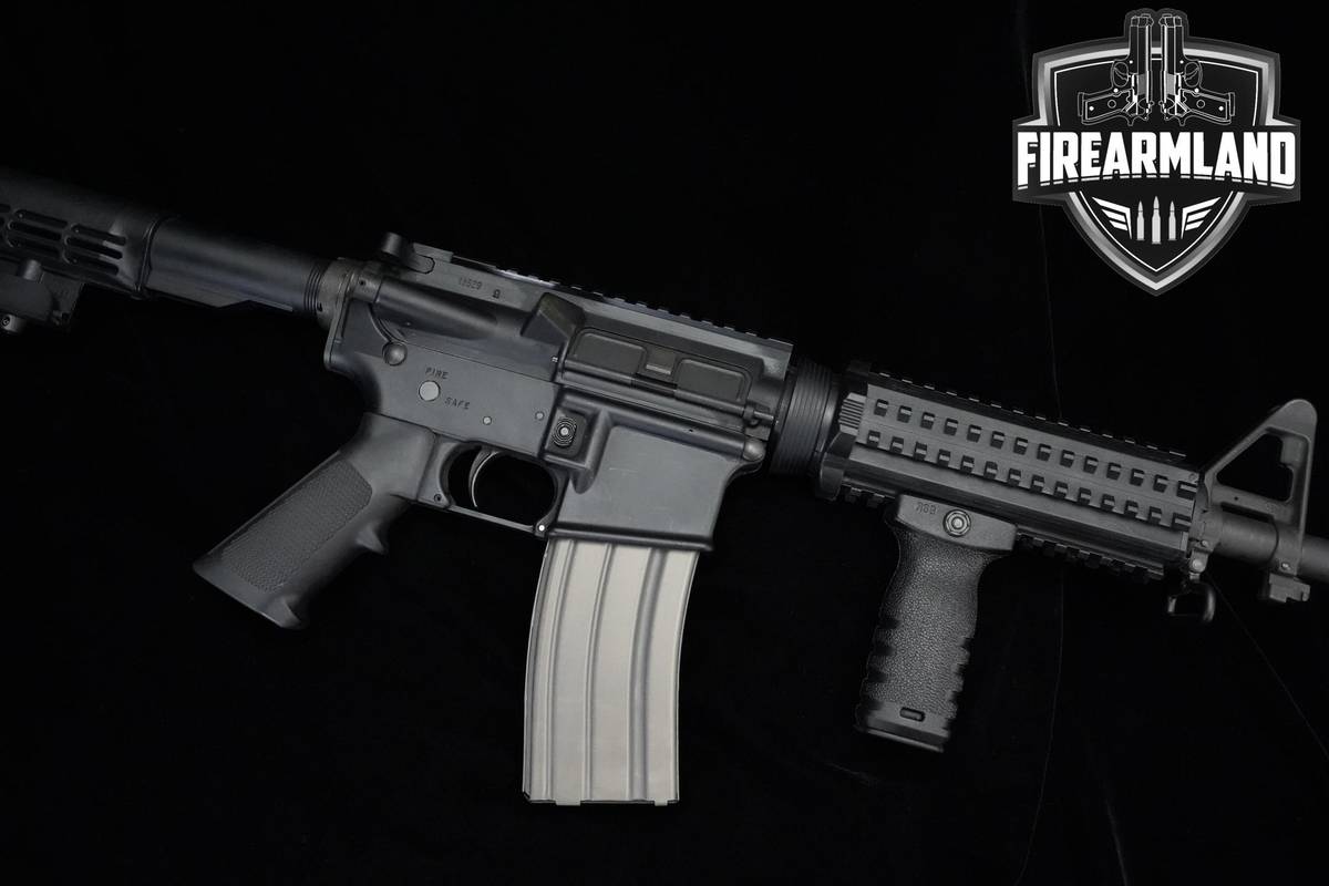 Colt M4 Carbine 5.56 NATO AR-15 AR15 AR Colt-M4 Carbine AR-15-AR15 AR 2MAGS