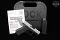 Glock 43X Stainless Slimline 9mm Luger (9x19 Para) Two-Tone in Excellent Condition Image 2