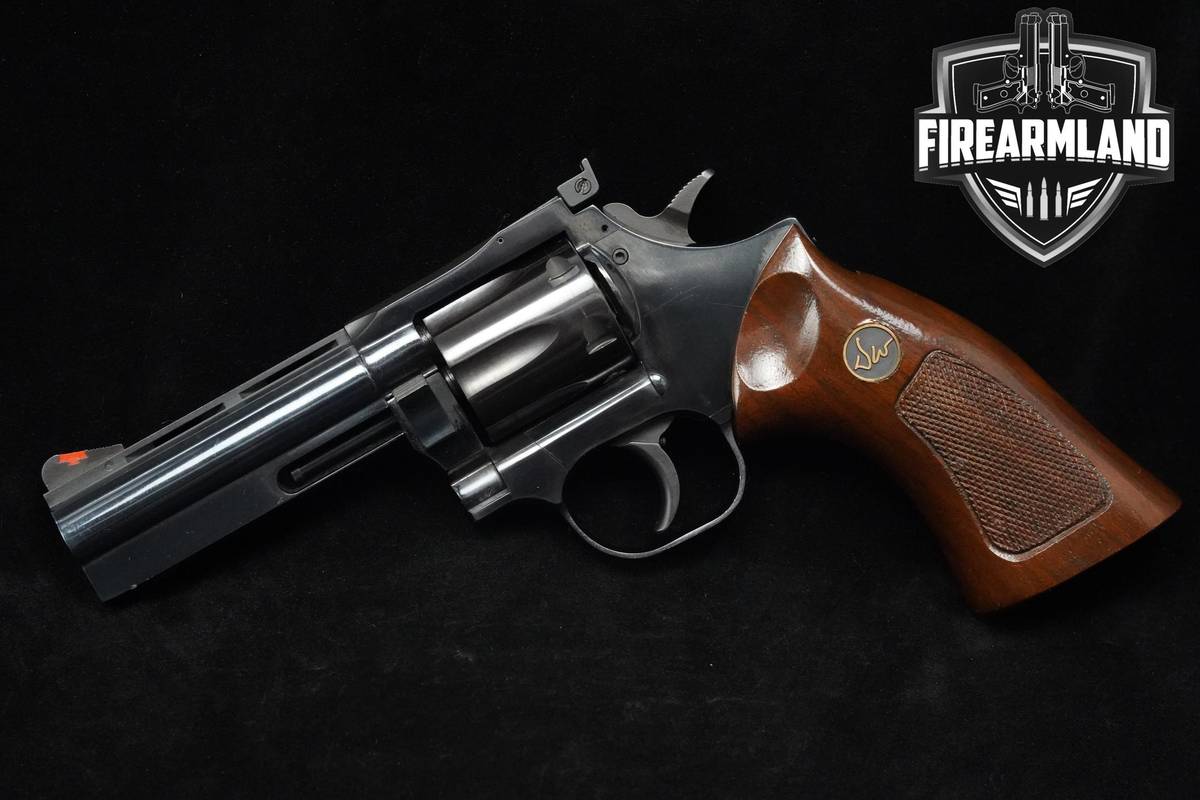 1979 Dan Wesson Model 15-2 357-Magnum 4" Polished Blued 15-2 Dan-Wesson