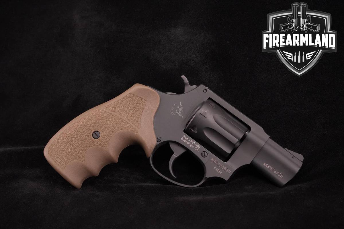 CARRY Taurus 942M 22-Magnum 2" 942-M +OG BOX & HOLSTER