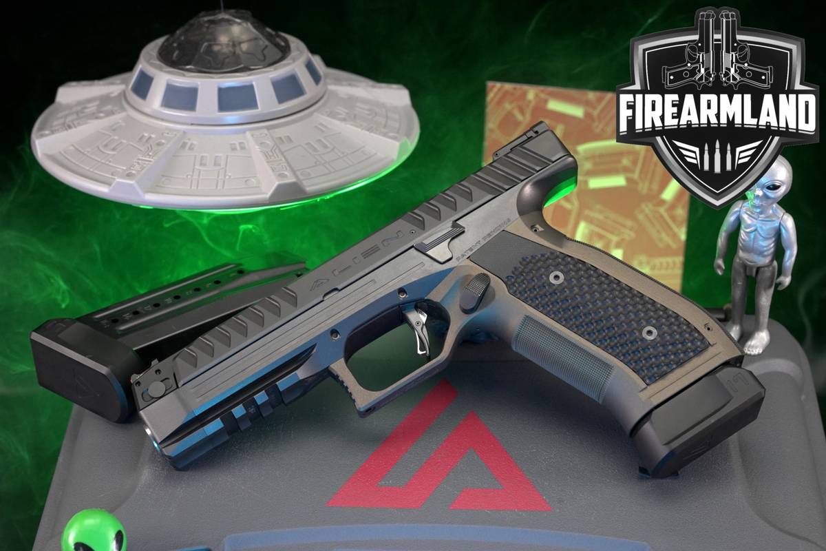 DESIRED Laugo Arms ALIEN 9mm +2 MAGS & ORIG CASE