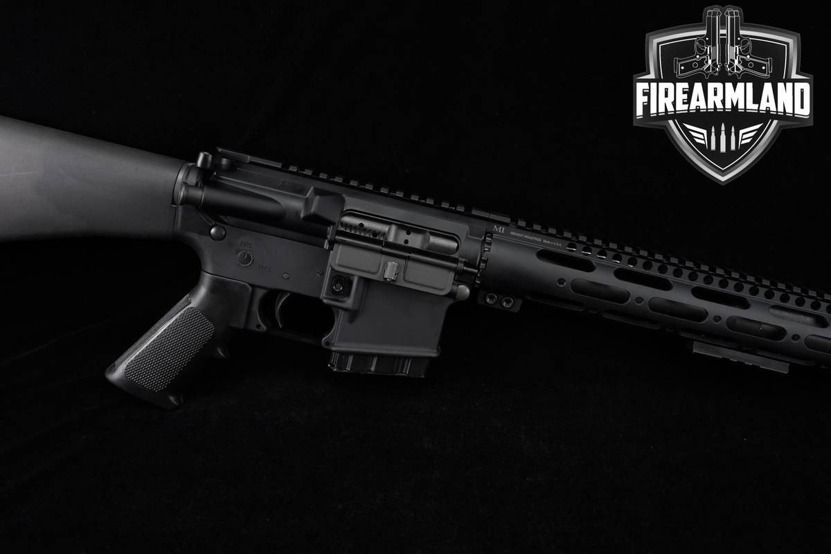 Bushmaster XM15-E2S 5.56 NATO AR-15 AR15 16" +5 MAGS