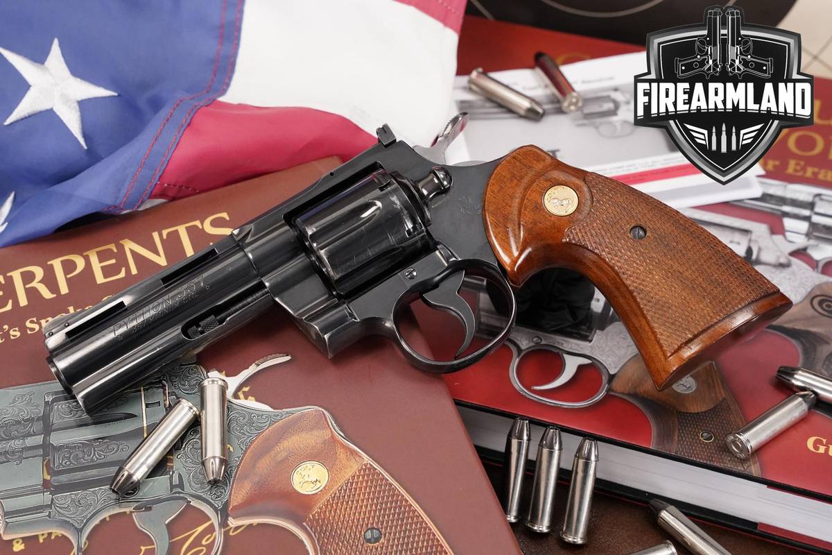 DESIRED-SNAKE-GUN 1967 Colt Python 1st-Gen 357-Magnum 4" Royal Blue