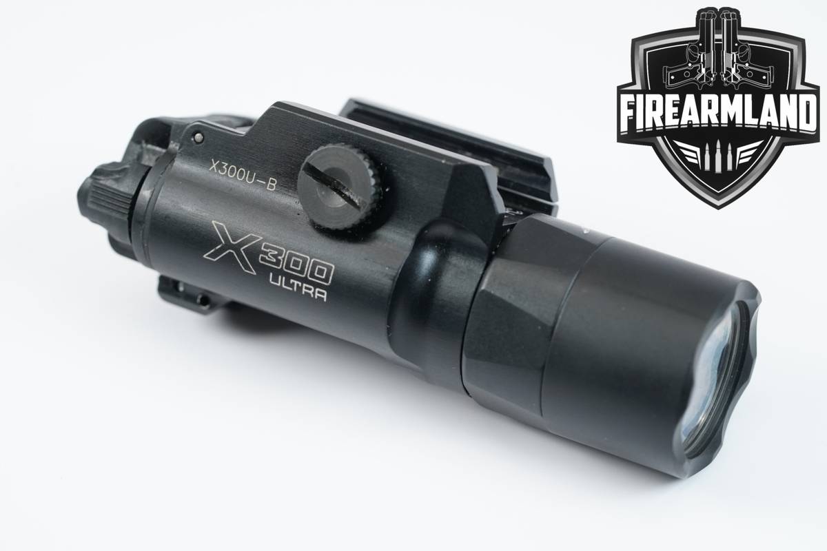 SureFire X300 Ultra 1,000 Lumens & 11,300 Candela X300U B