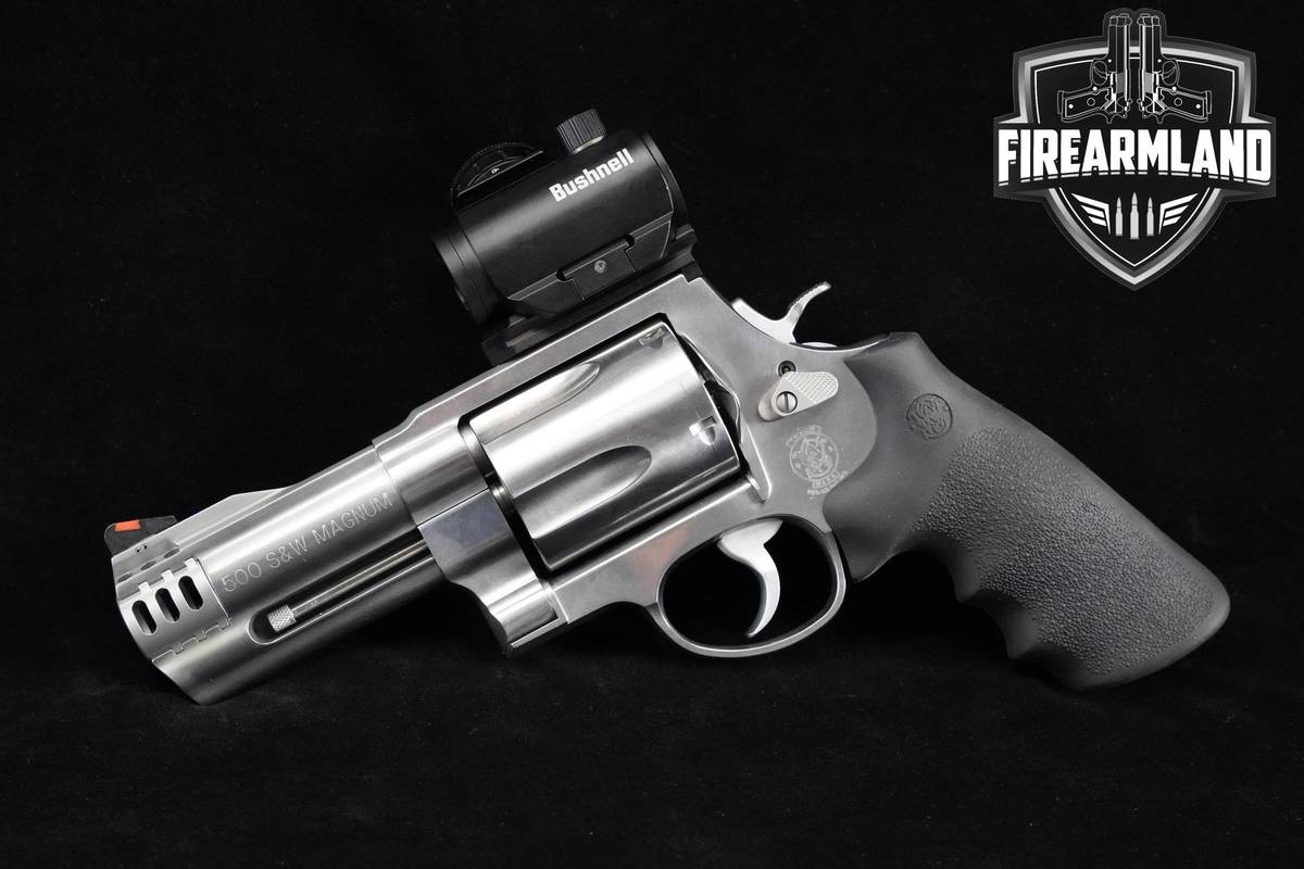Smith & Wesson Model 500 4" Stainless 500-S&W-Magnum M500 +BUSHNELL