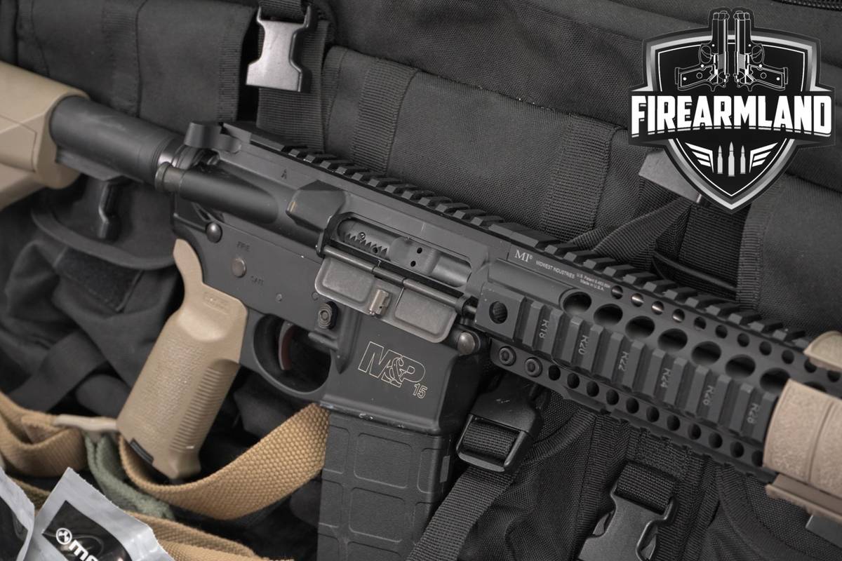 Smith & Wesson M&P-15 5.56 NATO AR15 16" S&W M&P15 BCM ELW +4 MAGS, CASE
