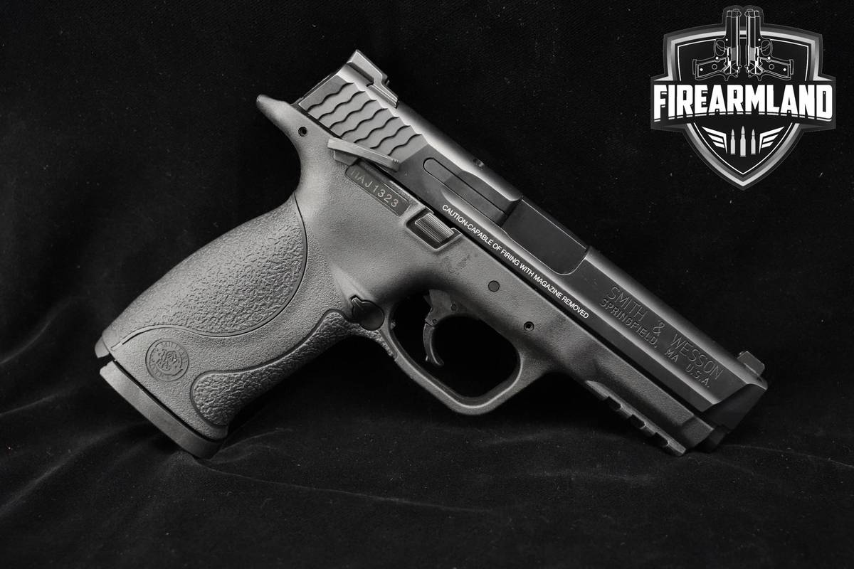 Smith & Wesson (S&W) M&P40 40 S&W 4.2" M&P40 M&P-40 +4 MAGS & ORIG CASE