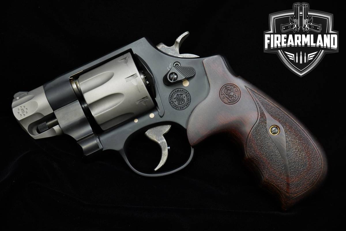 Smith & Wesson (S&W) Model 327 8-Shot Performance Center 357 Magnum S&W 327