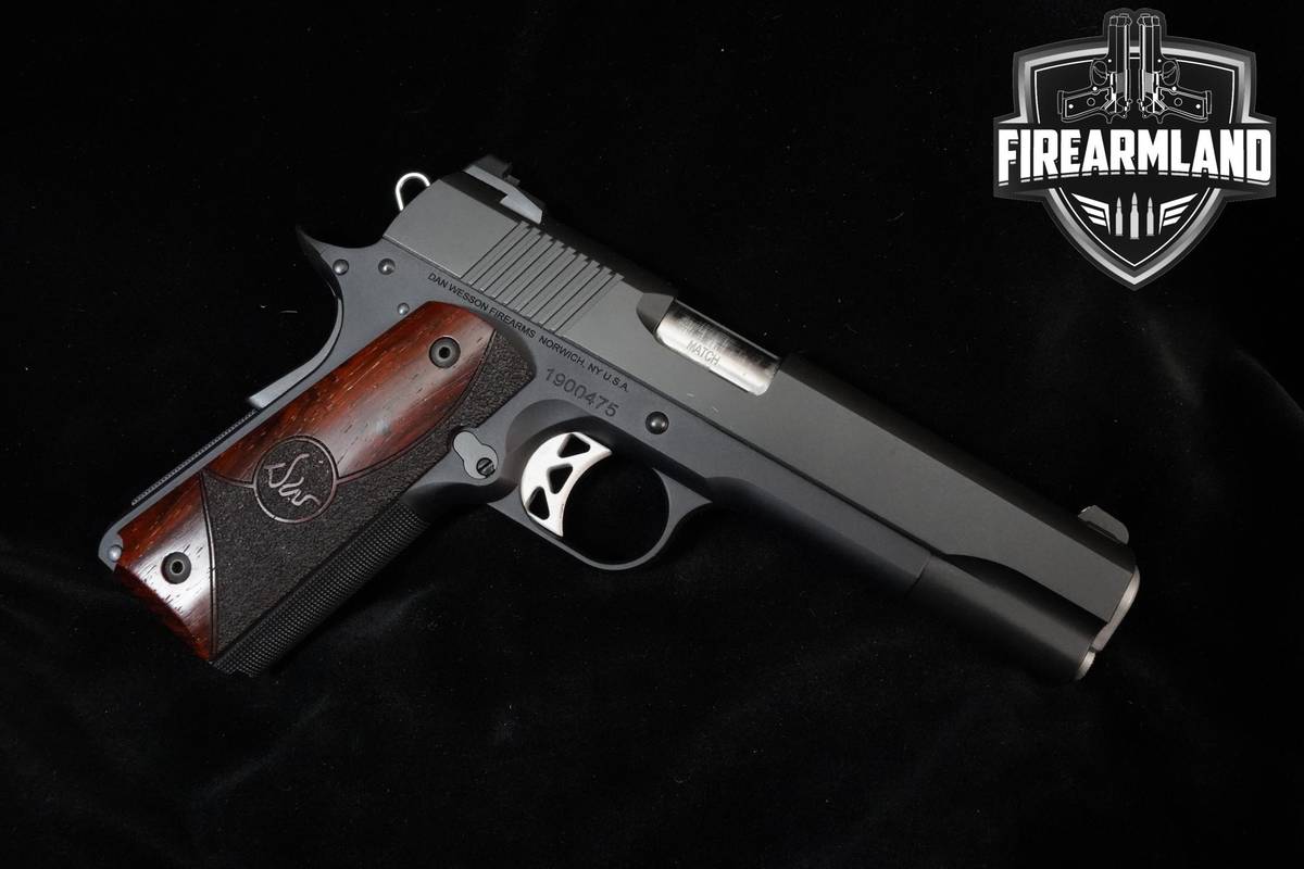 Dan Wesson Vigil 45 ACP 5" Anodized Black Dan-Wesson Vigil 1911 +ORIG CASE