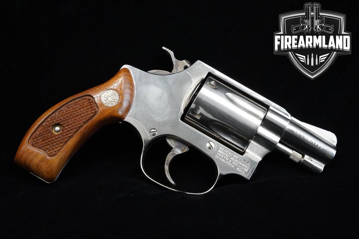 Smith & Wesson (S&W) Model 36-2 Chiefs Special 38 Special S&W 36-2 J-Frame