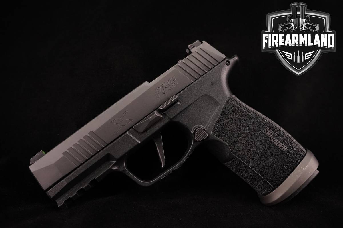 Sig Sauer P365 XMacro 9mm Sig-Sauer P365-XMacro +4 MAGS, CASE & HOLSTER