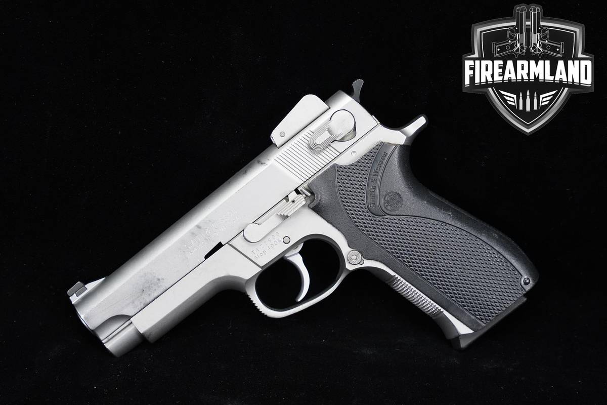 Smith & Wesson Model 4006 40-S&W 4" Stainless DA/SA +2 MAGS & HOLSTER