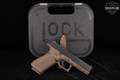 Glock G17 Gen5 9mm Luger Two-Tone Black & FDE in Good Condition Image 2