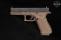 Glock G17 Gen5 9mm Luger Two-Tone Black & FDE in Good Condition Image 3