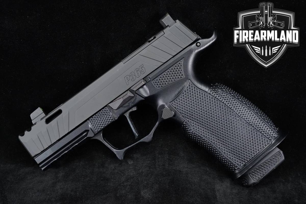 Sig Sauer P365XL Spectre Comp-Style 9mm P-365 P365-XL +4 MAGS & OG CASE