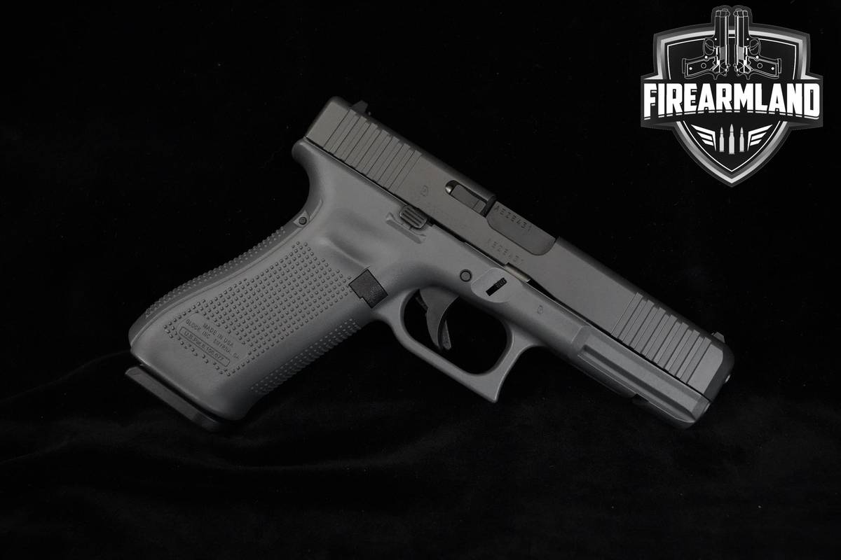 Glock 17 Gen5 9mm 4.49" CERAKOTE Glock G17 Gen-5 +3 MAGS & ORIG CASE