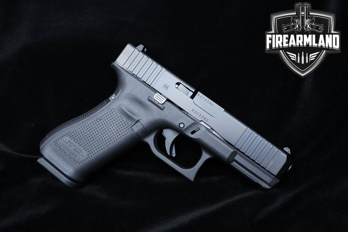 LIKE NEW Glock 45 Gen5 FS 9mm 4" Glock 45 G45 +2 MAGS & ORIG CASE