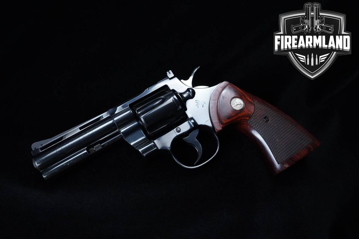 VINTAGE 1977 Colt Python 357 Magnum 4" Blued Colt VENT RIB DA/SA SNAKE GUN