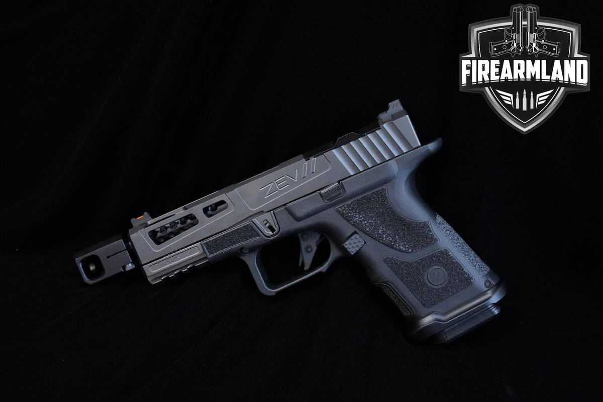 ZEV OZ9C-9MM 9mm 4.5" CERAKOTE ZEV MATCH OZ9 +2 MAGS & ORIG CASE