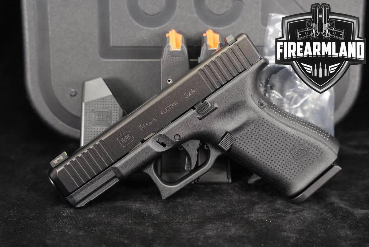 LIKE-NEW Glock 19 Gen5 FS G19 Gen 5 9mm 4.02" +3 MAGS, CASE