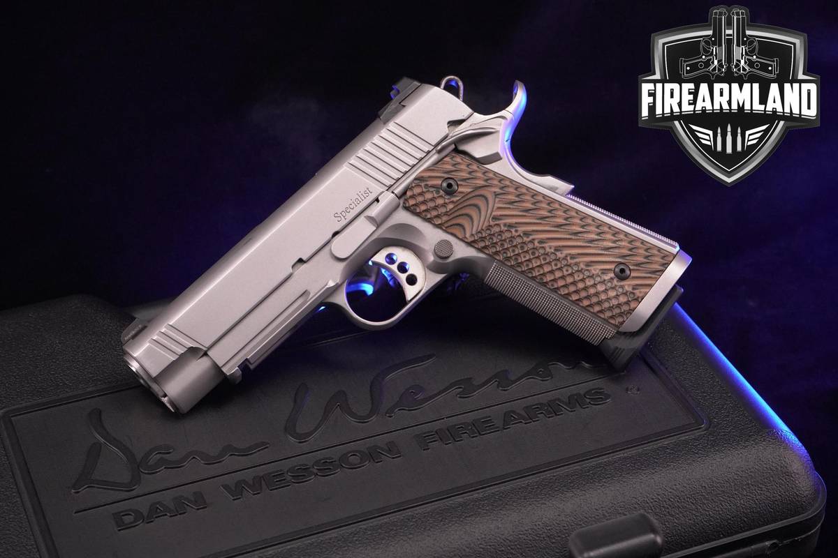 Dan Wesson Specialist Commander 45 ACP 1911 4.25" +2 MAGS & ORIG CASE