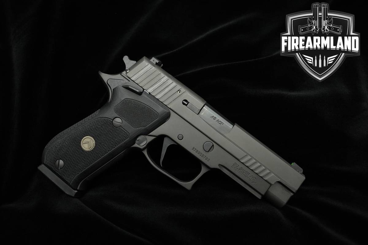 Sig Sauer P220 LEGION 45 ACP 4.4" Sig P220 Sauer P-220 +3 MAGS & ORIG CASE