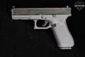 Glock G17 Gen5 Non-MOS 9mm Luger Two-Tone Black & Gray in Excellent Condition Image 3