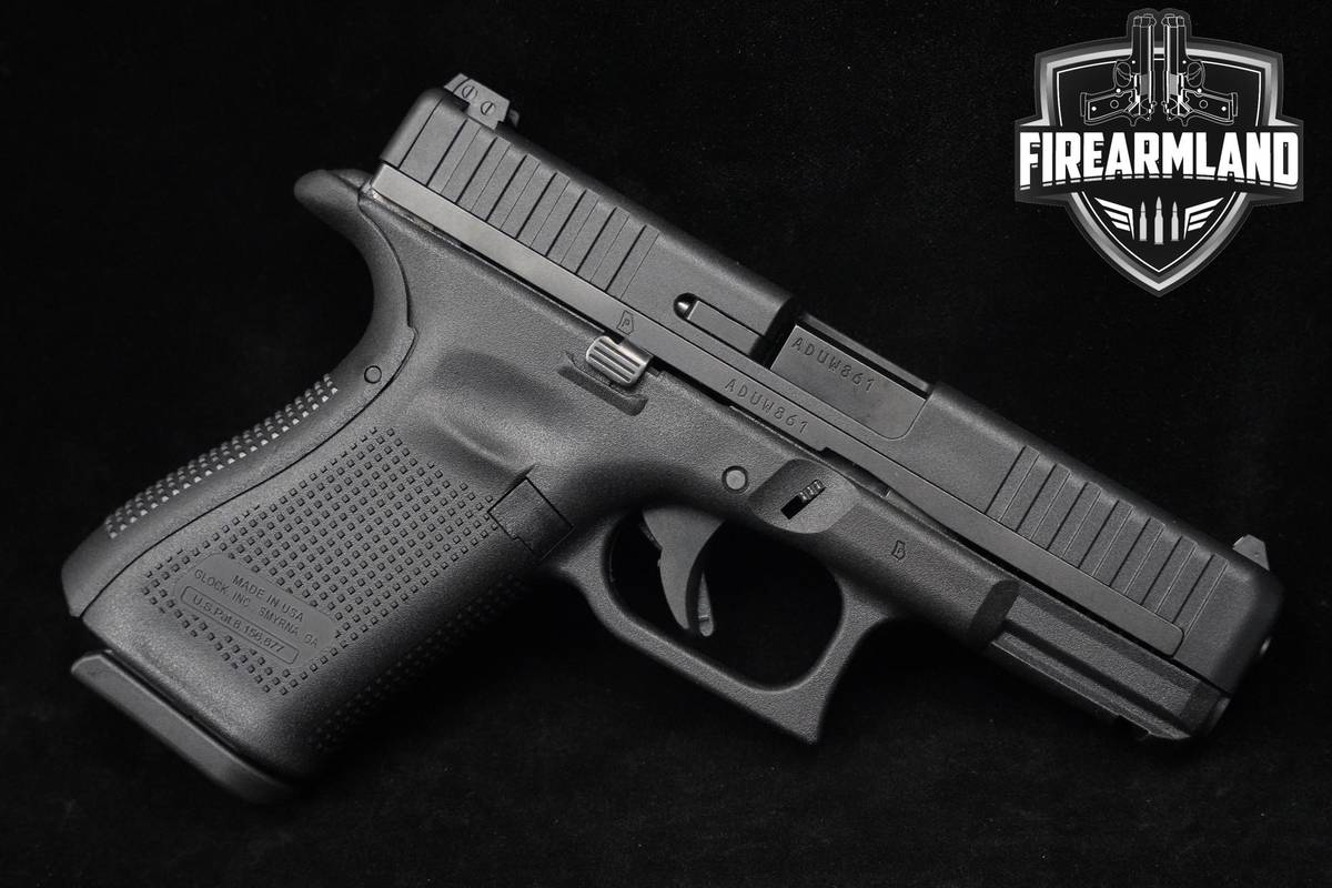 LNIB Glock 44 22LR 4" Glock G44 22 LR +2 MAGS, THRD BARREL & ORIG BOX