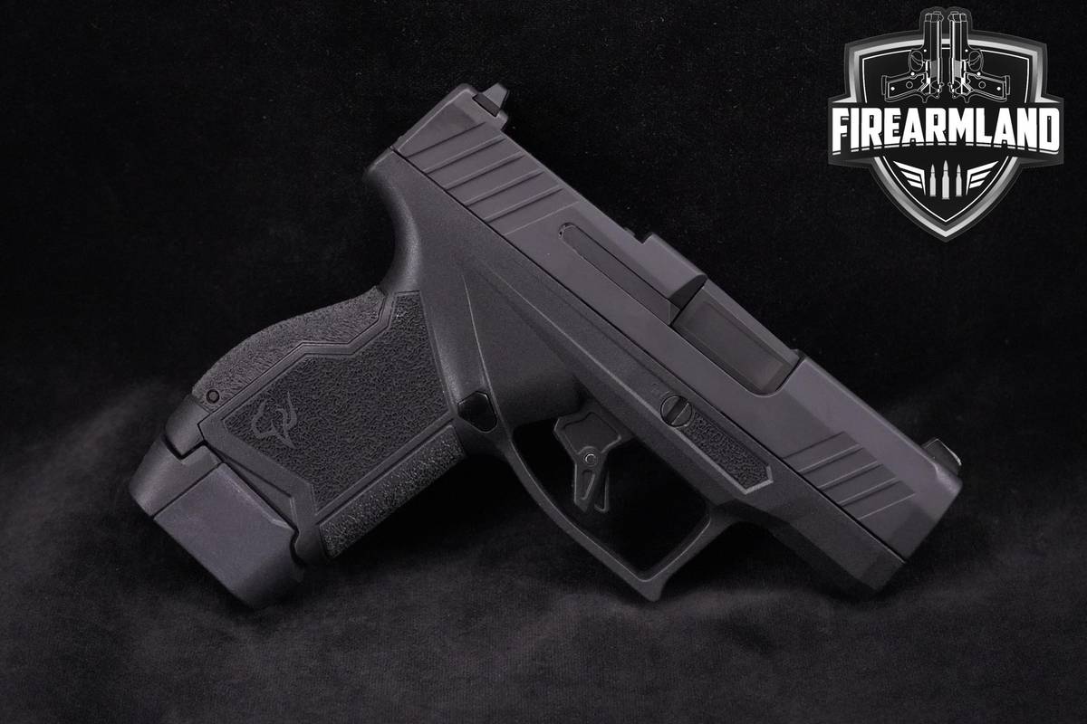 Taurus GX4 9mm 3.06" GX 4 +2 MAGS & ORIG CASE