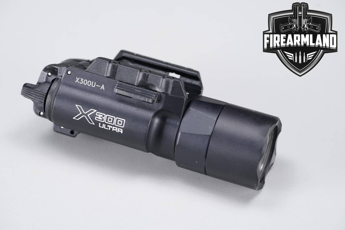 SureFire X300 Ultra-A 1,000 Lumens & 11,300 Candela X300U
