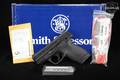 Smith & Wesson (S&W) M&P40 Shield .40 S&W Black in Excellent Condition Image 2