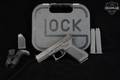 Glock 17 Gen5 9mm Luger (9x19 Para) Black in Excellent Condition Image 2