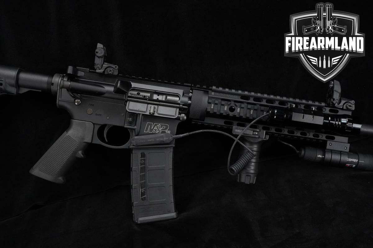 Smith & Wesson S&W M&P-15 5.56 NATO AR15 AR M&P15 16" +LIGHT And LASER