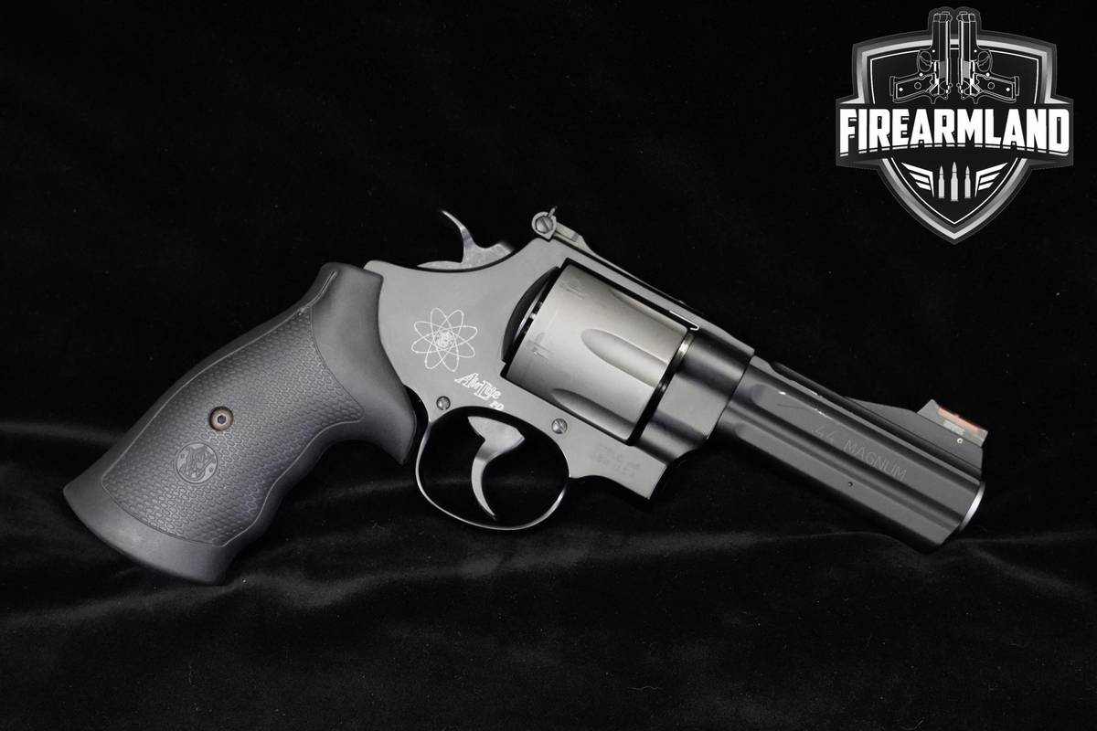 Smith & Wesson (S&W) Model 329PD Air Lite PD 44 Magnum 4.13" S&W 329PD