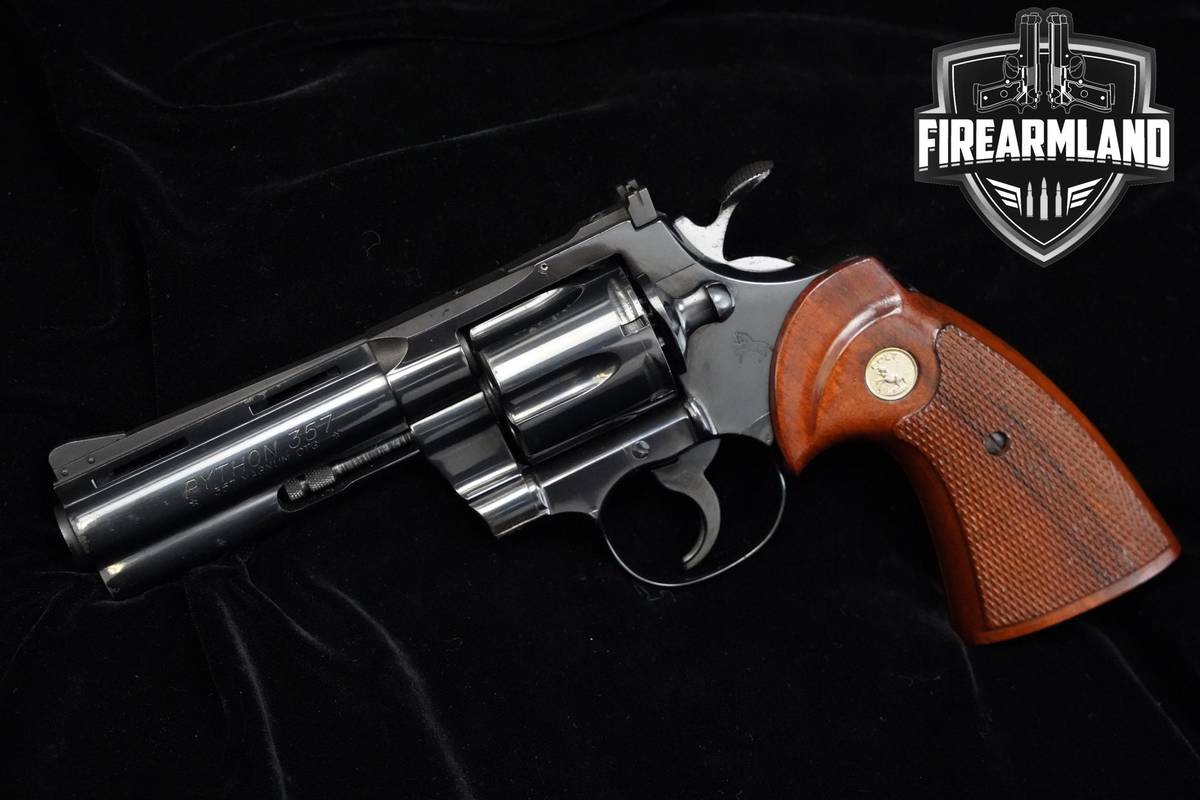 VINTAGE 1972 Colt Python 357 Magnum 4" Blued Colt VENT RIB DA/SA