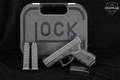 Glock 19 Gen3 9mm Luger Black in Excellent Condition Image 2