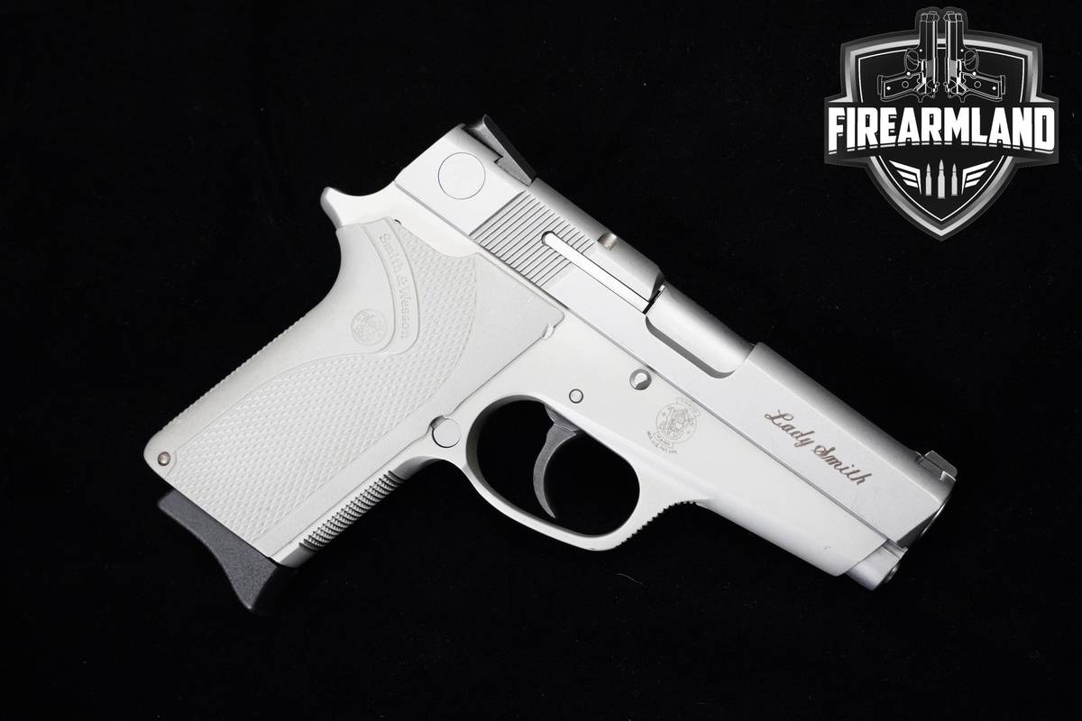 1997 Smith & Wesson (S&W) Model 3913LS 9mm 3.5" S&W 3913 LadySmith