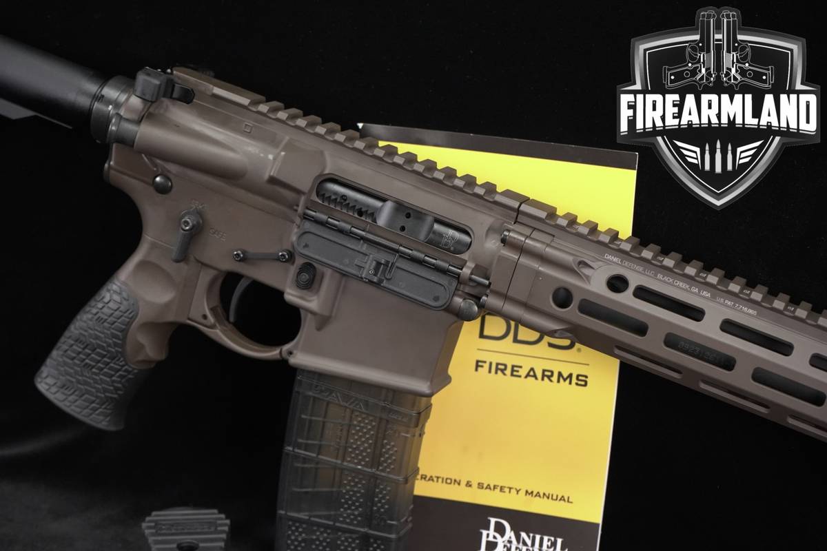 EXCELLENT Daniel Defense DDM4 V7 5.56 MilSpec+ NATO +VGRIP +RAIL +SLING