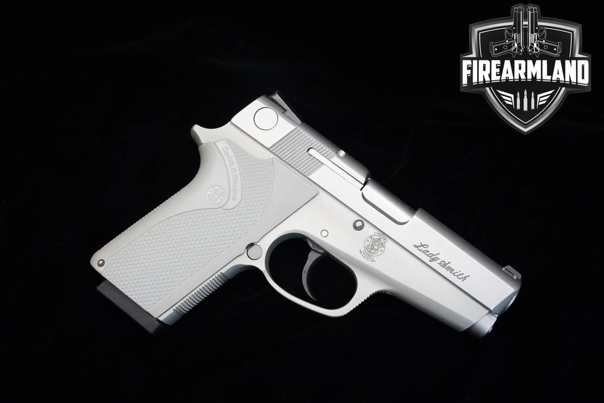 PRISTINE 1997 Smith & Wesson (S&W) Model 3913 LadySmith 3913LS +ORIG CASE