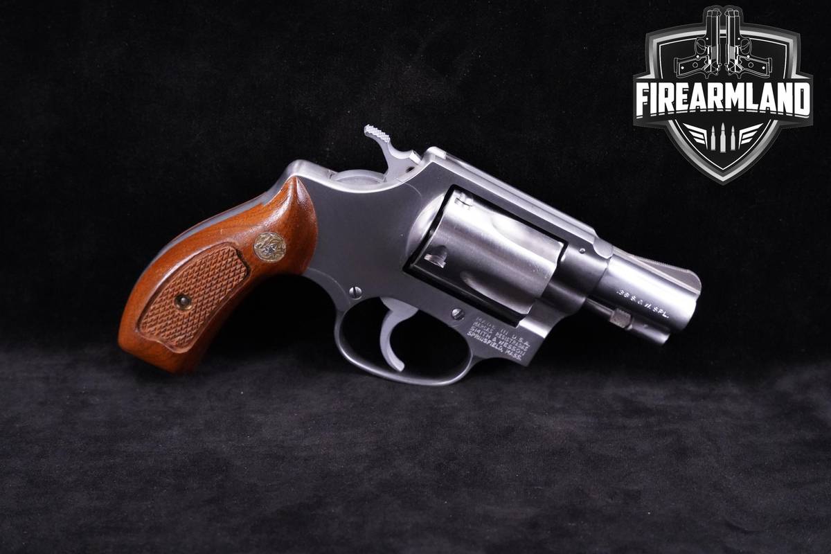 1977-1978 Smith & Wesson S&W Model 60 Chief's Special Stainless 38Special