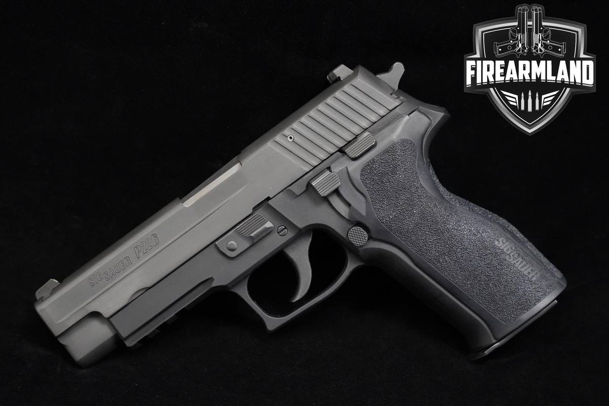 Sig Sauer P226 40 S&W 4.4" Nitron Sig-Sauer-P226 +2 MAGS & ORIG CASE