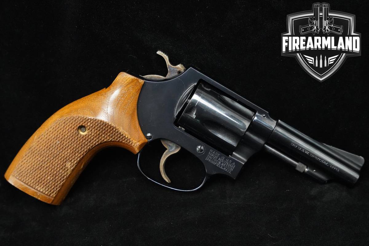 Smith & Wesson (S&W) Model 36 Chiefs Special 38 Special Blued S&W Model-36