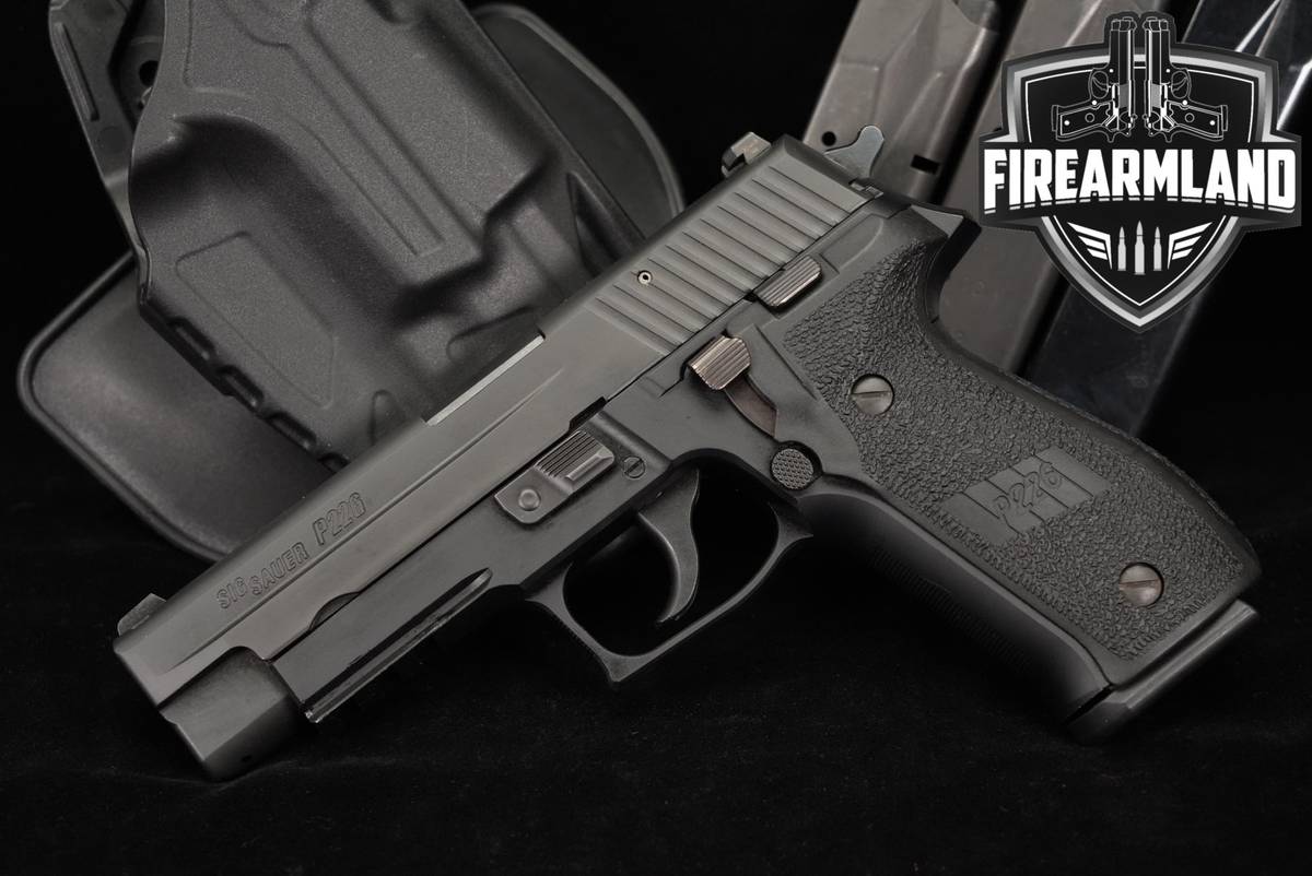 Sig Sauer P226 R 40 S&W 4.4" P 226 226R +4 MAGS & HOLSTER