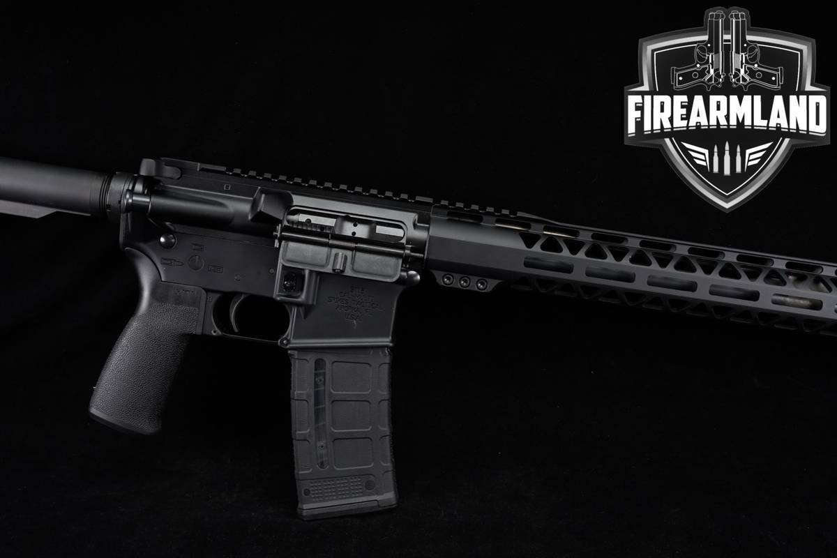 Spikes Tactical ST-15 5.56 NATO AR15 16" AR Magpul M-LOK Tactical