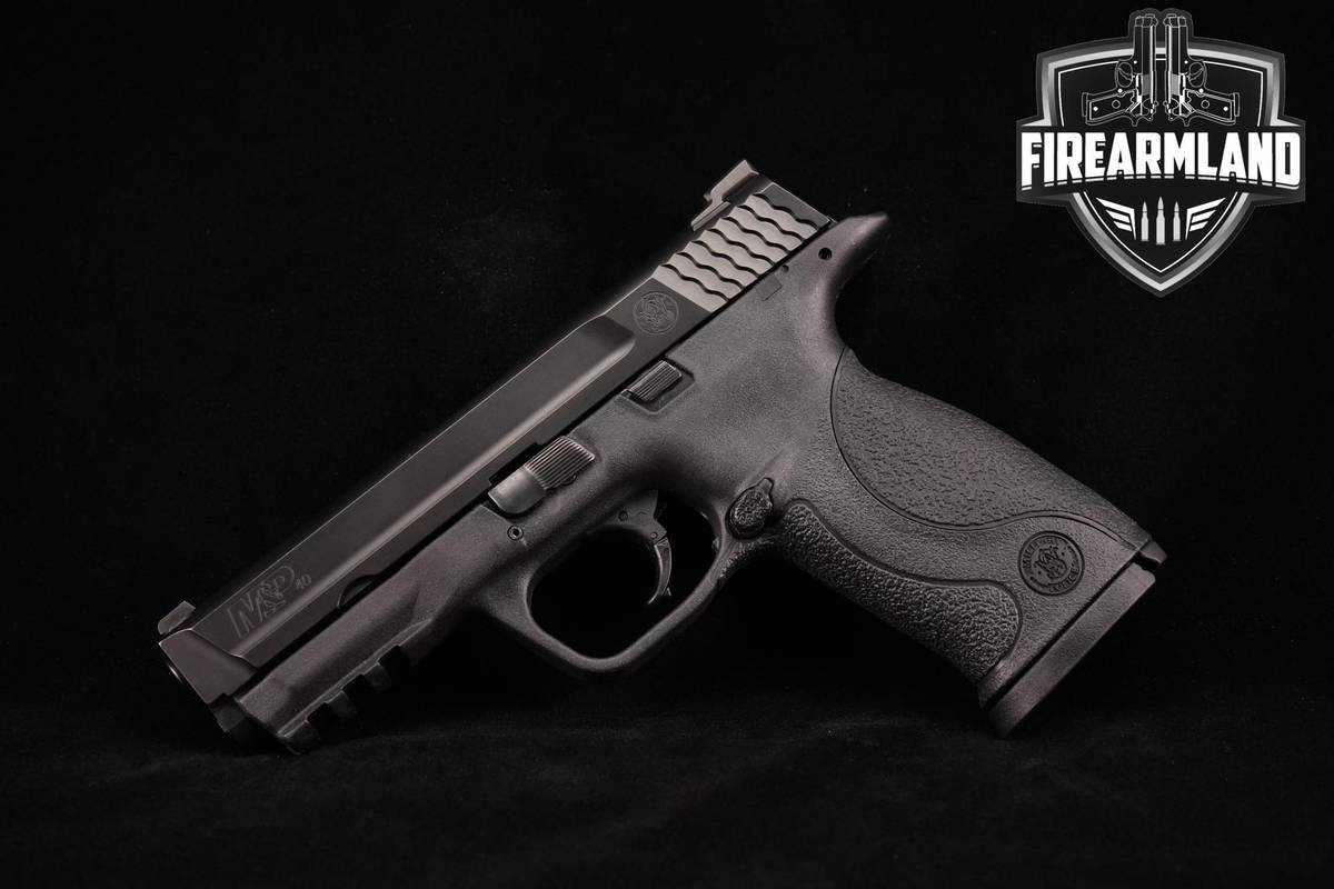 Smith & Wesson S&W M&P40 40S&W 4.25" Armornite M&P 40 +2 MAGS & ORIG CASE