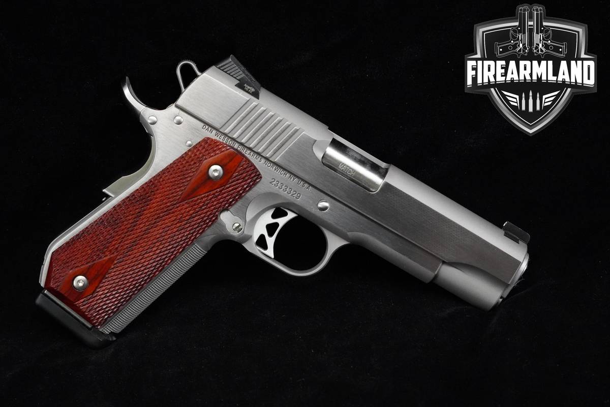Dan Wesson Commander Classic Bobtail 45 ACP 1911 4.25" +3 MAGS & OG CASE